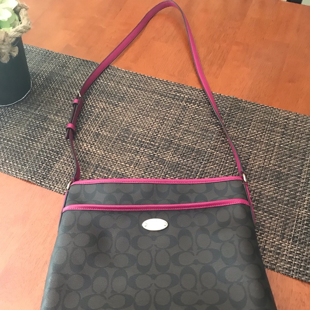 Authentic Coach shoulder purse.